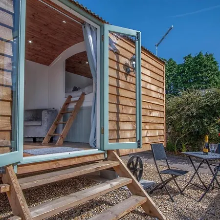 Willow - 1 Bedroom Shepherds Hut - Amroth Exterior foto