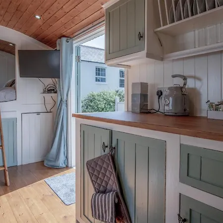 Willow - 1 Bedroom Shepherds Hut - Amroth Exterior foto
