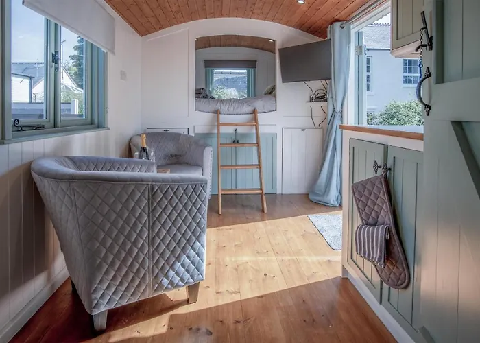 Willow - 1 Bedroom Shepherds Hut - Amroth