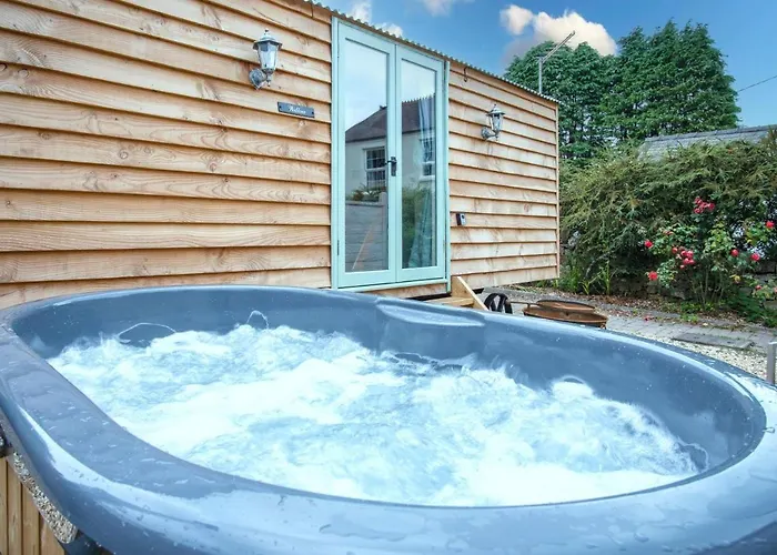 Willow - 1 Bedroom Shepherds Hut - Amroth
