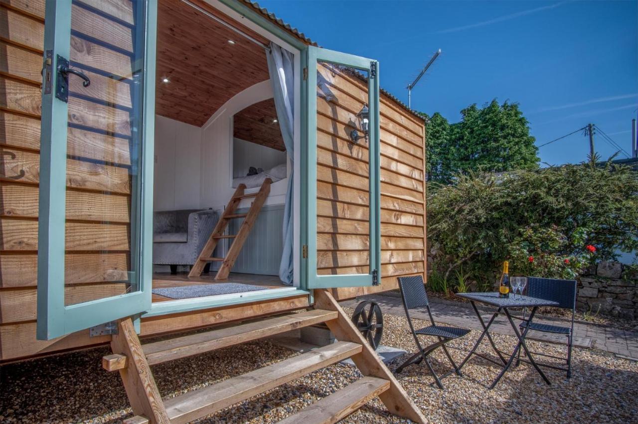 Willow - 1 Bedroom Shepherds Hut - *