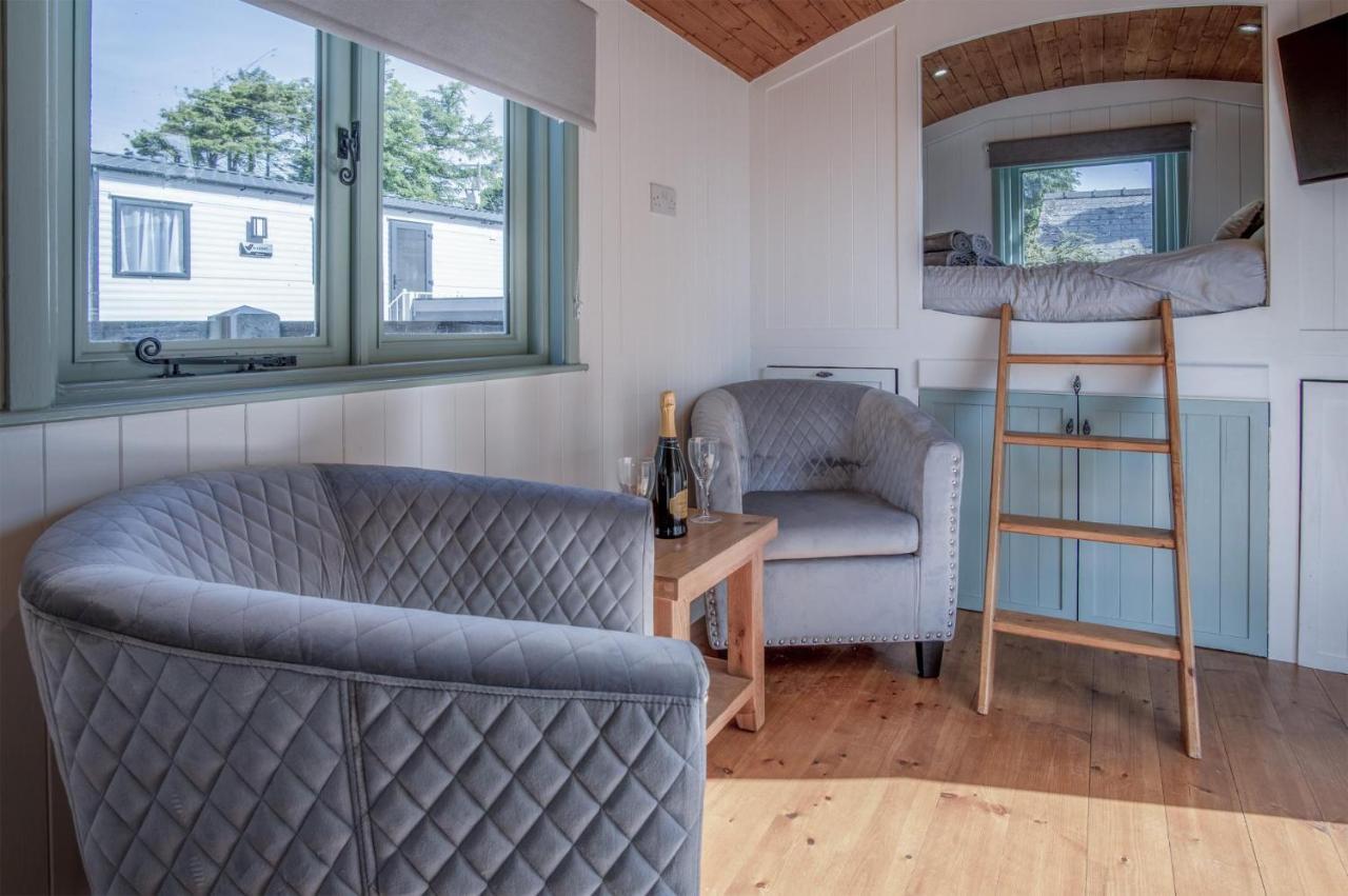 Willow - 1 Bedroom Shepherds Hut - *