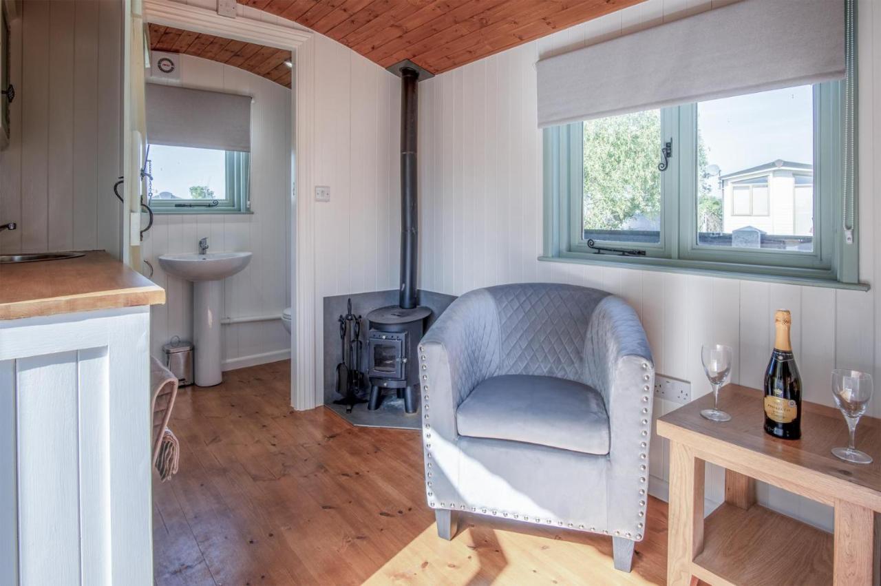 Holiday home Willow - 1 Bedroom Shepherds Hut - *