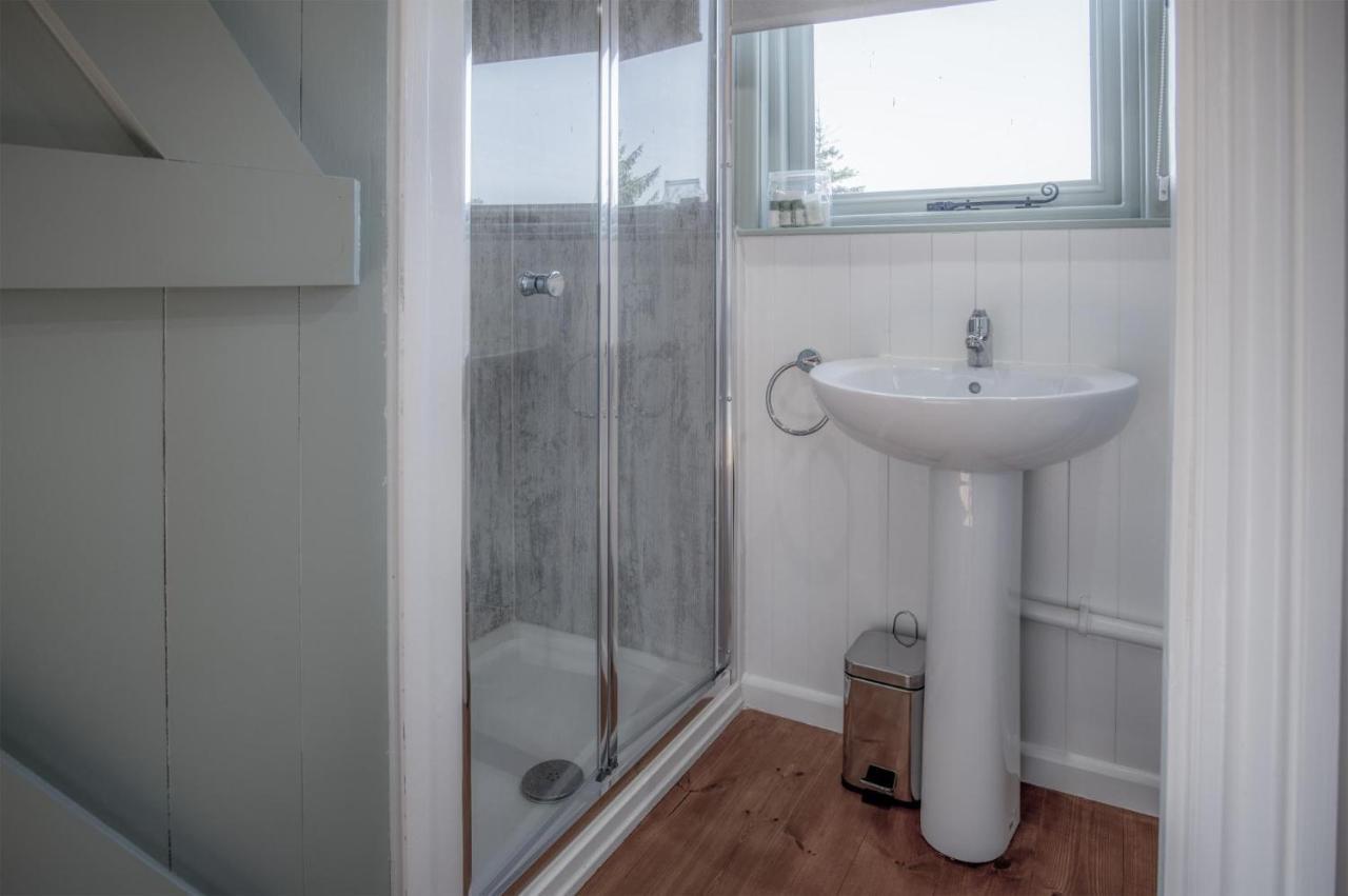 Willow - 1 Bedroom Shepherds Hut - * Amroth