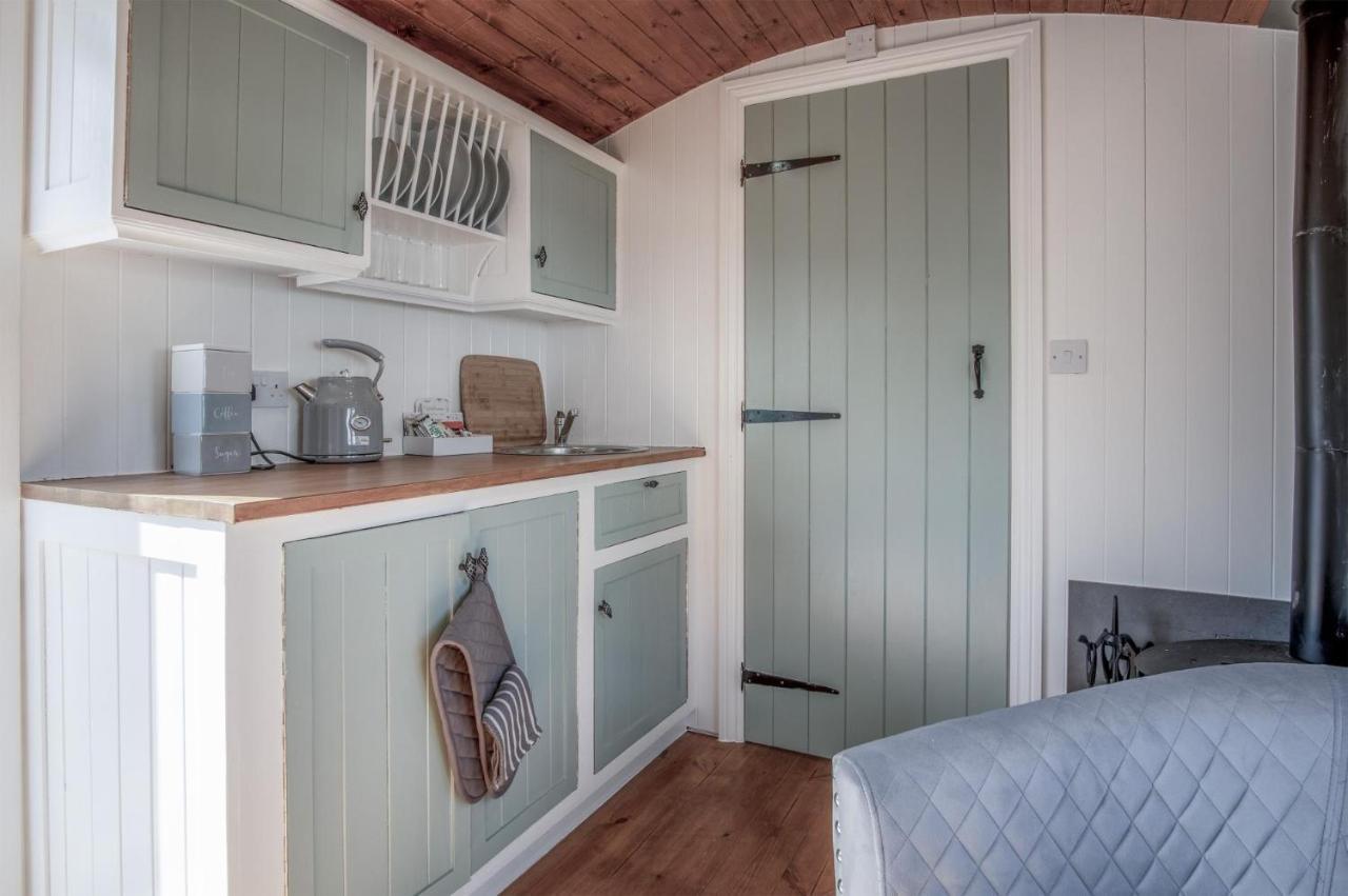 Willow - 1 Bedroom Shepherds Hut - *