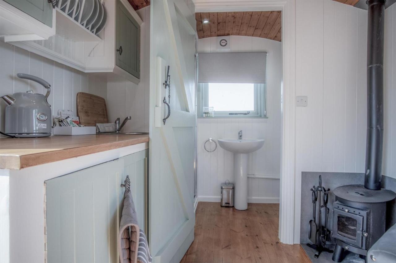 Willow - 1 Bedroom Shepherds Hut - Amroth