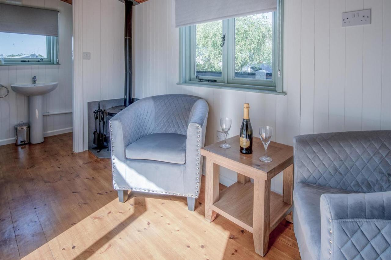 Holiday home Willow - 1 Bedroom Shepherds Hut - *