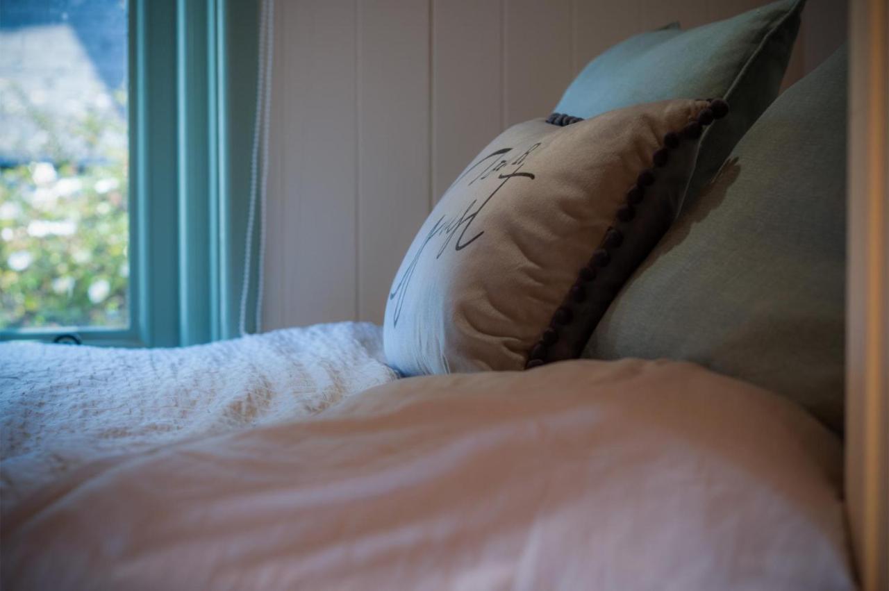 Willow - 1 Bedroom Shepherds Hut - Holiday home Amroth
