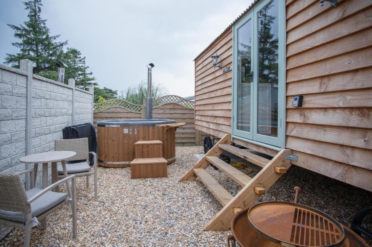 Willow - 1 Bedroom Shepherds Hut - Holiday home