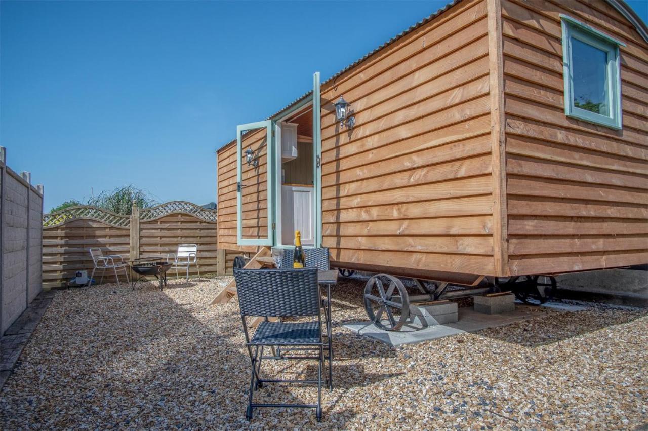 Willow - 1 Bedroom Shepherds Hut -